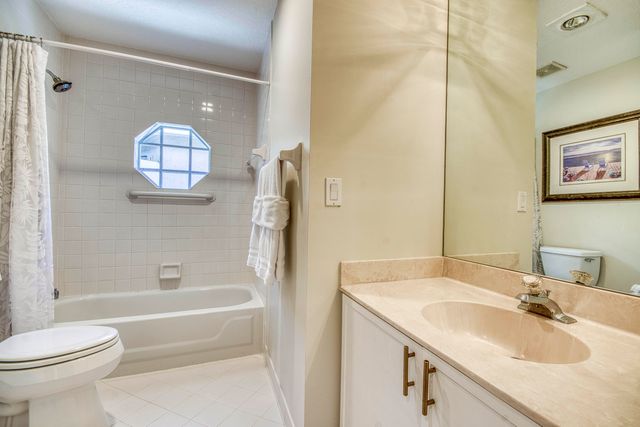 206 Canterbury Drive W, Palm Beach Gardens, FL 33418