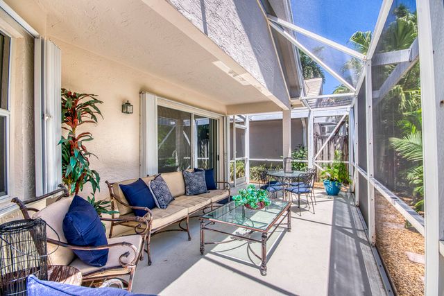 206 Canterbury Drive W, Palm Beach Gardens, FL 33418