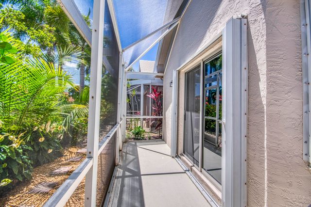 206 Canterbury Drive W, Palm Beach Gardens, FL 33418