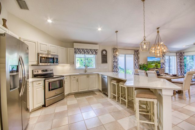 206 Canterbury Drive W, Palm Beach Gardens, FL 33418