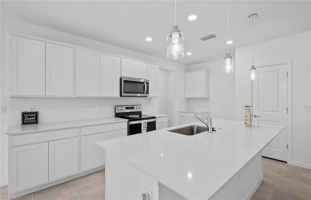 1652 Lake Jessup CIR, Cape Coral, FL 33909