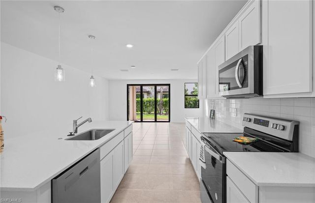 1652 Lake Jessup CIR, Cape Coral, FL 33909