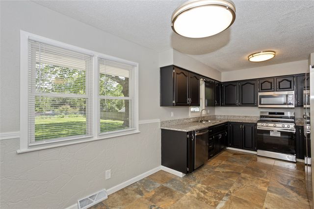 5107 SW 16th Place, Des Moines, IA 50315