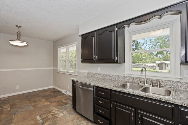 5107 SW 16th Place, Des Moines, IA 50315