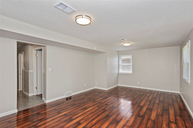 5107 SW 16th Place, Des Moines, IA 50315