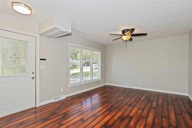 5107 SW 16th Place, Des Moines, IA 50315