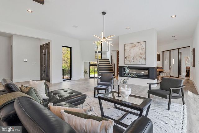 3525 GLENBROOK RD, Fairfax, VA 22031