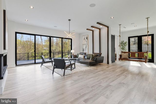 3525 GLENBROOK RD, Fairfax, VA 22031