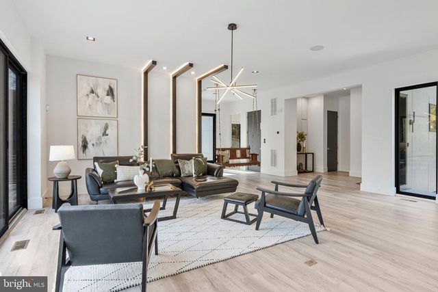 3525 GLENBROOK RD, Fairfax, VA 22031