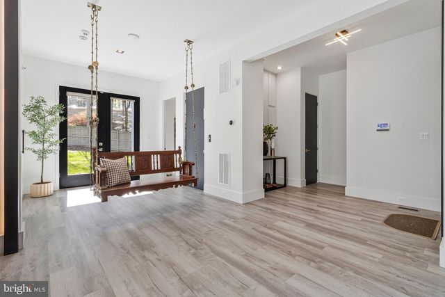 3525 GLENBROOK RD, Fairfax, VA 22031
