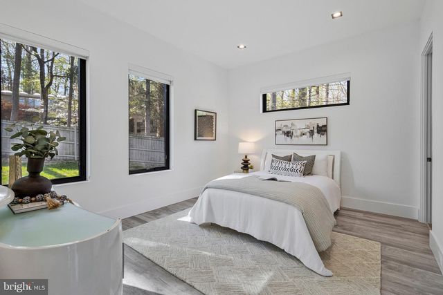 3525 GLENBROOK RD, Fairfax, VA 22031