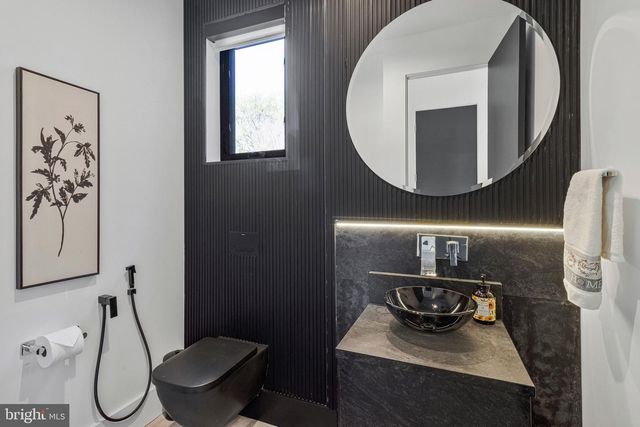 3525 GLENBROOK RD, Fairfax, VA 22031