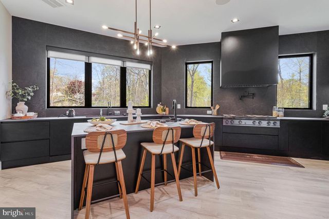 3525 GLENBROOK RD, Fairfax, VA 22031