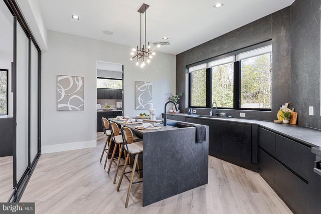 3525 GLENBROOK RD, Fairfax, VA 22031