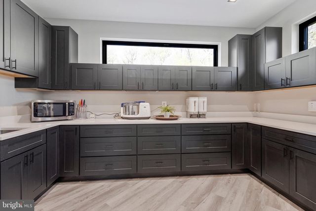 3525 GLENBROOK RD, Fairfax, VA 22031