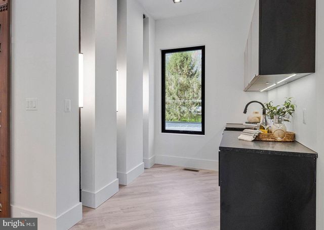 3525 GLENBROOK RD, Fairfax, VA 22031