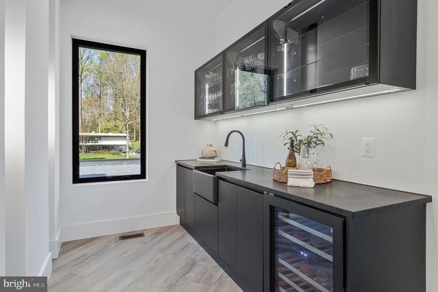 3525 GLENBROOK RD, Fairfax, VA 22031