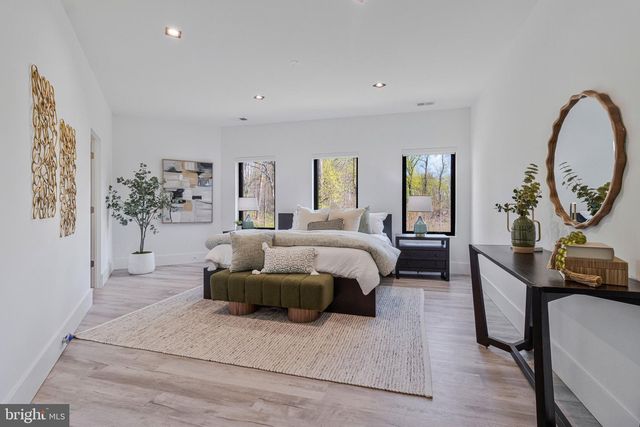 3525 GLENBROOK RD, Fairfax, VA 22031