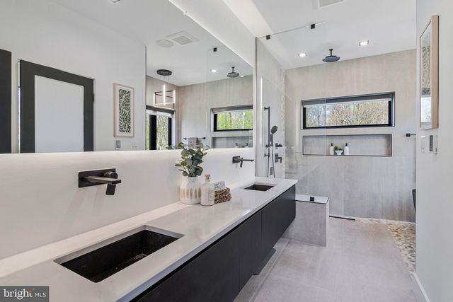 3525 GLENBROOK RD, Fairfax, VA 22031