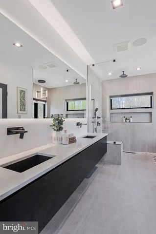 3525 GLENBROOK RD, Fairfax, VA 22031