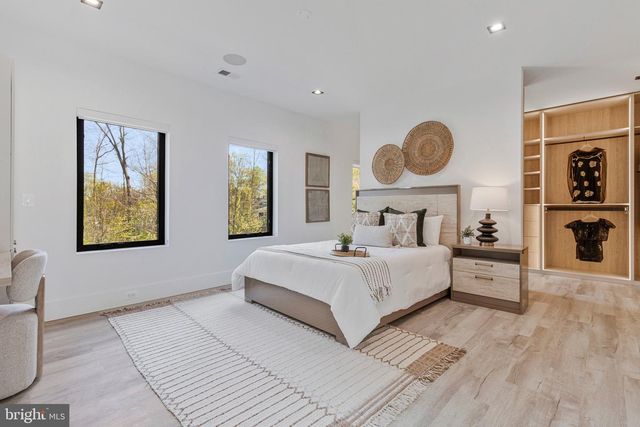 3525 GLENBROOK RD, Fairfax, VA 22031