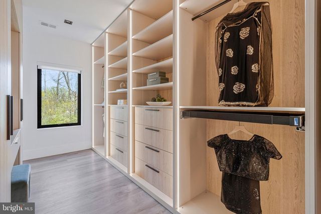 3525 GLENBROOK RD, Fairfax, VA 22031