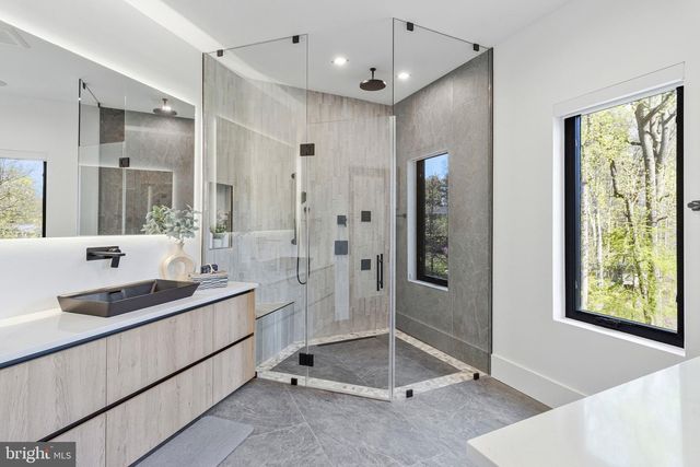 3525 GLENBROOK RD, Fairfax, VA 22031