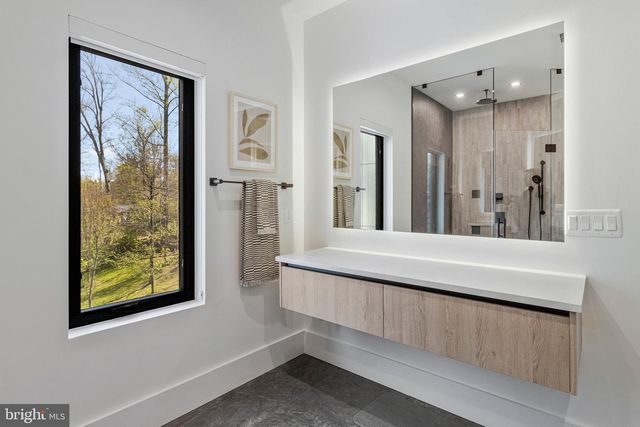 3525 GLENBROOK RD, Fairfax, VA 22031