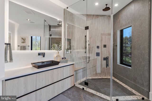 3525 GLENBROOK RD, Fairfax, VA 22031