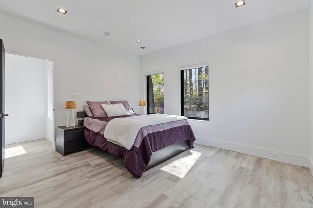 3525 GLENBROOK RD, Fairfax, VA 22031