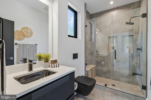 3525 GLENBROOK RD, Fairfax, VA 22031
