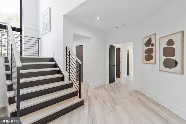 3525 GLENBROOK RD, Fairfax, VA 22031