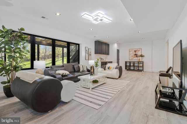 3525 GLENBROOK RD, Fairfax, VA 22031
