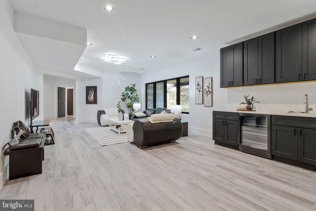3525 GLENBROOK RD, Fairfax, VA 22031