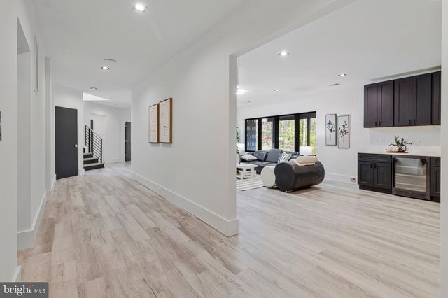 3525 GLENBROOK RD, Fairfax, VA 22031