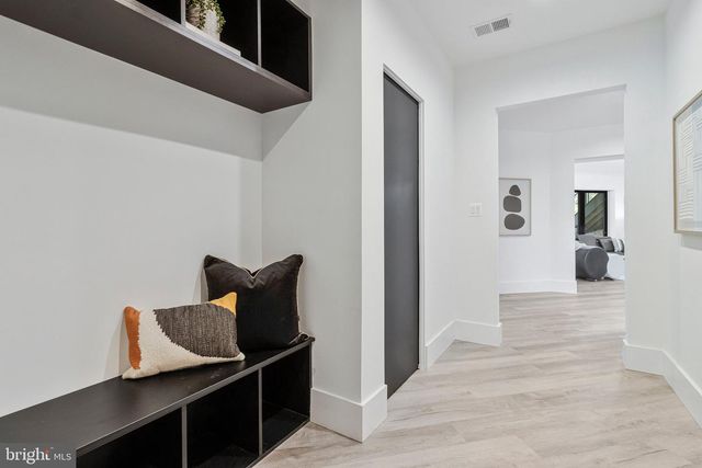 3525 GLENBROOK RD, Fairfax, VA 22031