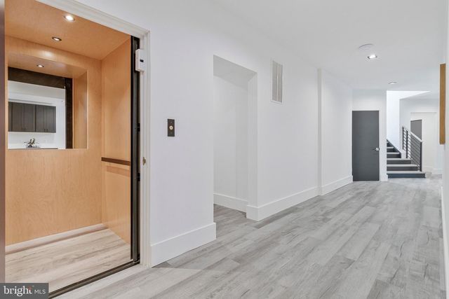 3525 GLENBROOK RD, Fairfax, VA 22031