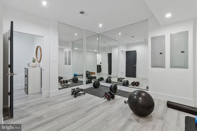 3525 GLENBROOK RD, Fairfax, VA 22031
