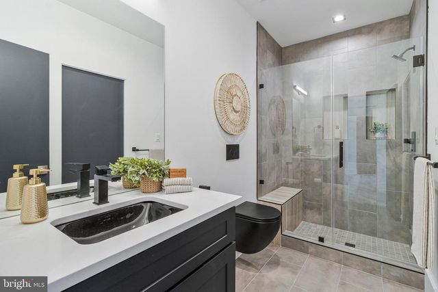 3525 GLENBROOK RD, Fairfax, VA 22031