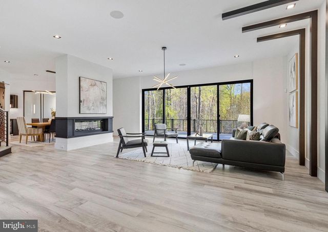 3525 GLENBROOK RD, Fairfax, VA 22031
