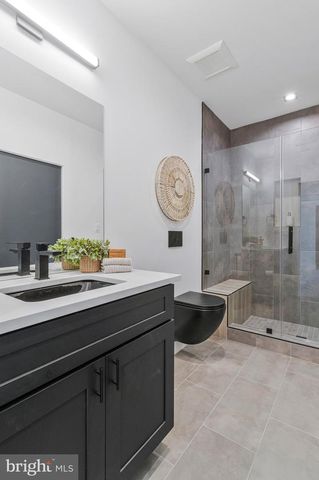 3525 GLENBROOK RD, Fairfax, VA 22031