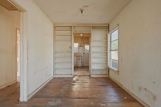 4242 Aero Drive, Dallas, TX 75209