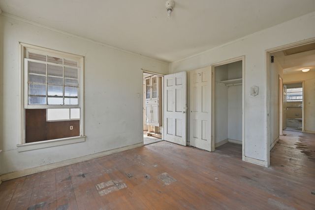 4242 Aero Drive, Dallas, TX 75209