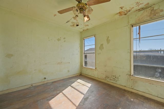 4242 Aero Drive, Dallas, TX 75209