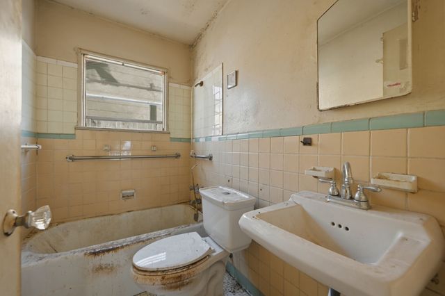 4242 Aero Drive, Dallas, TX 75209