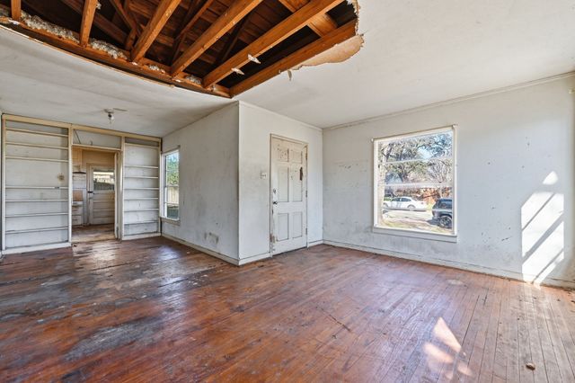 4242 Aero Drive, Dallas, TX 75209