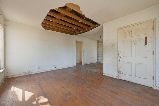 4242 Aero Drive, Dallas, TX 75209