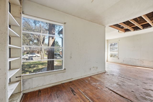 4242 Aero Drive, Dallas, TX 75209