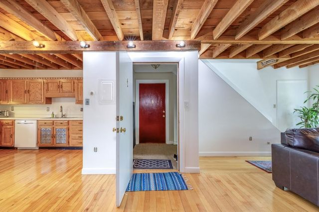 105 West Merrimack St Apt 4, Manchester, NH 03101