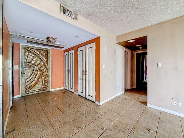 1800 NE 114th St 1508, Miami, FL 33181